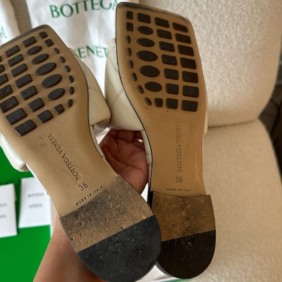 authentic Bottega Veneta - Picture 3 of 5